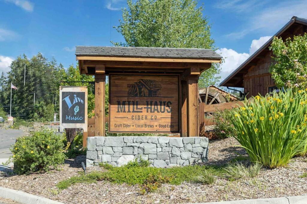 R & R Chalet At Mt. Rainier Ashford Exteriör bild
